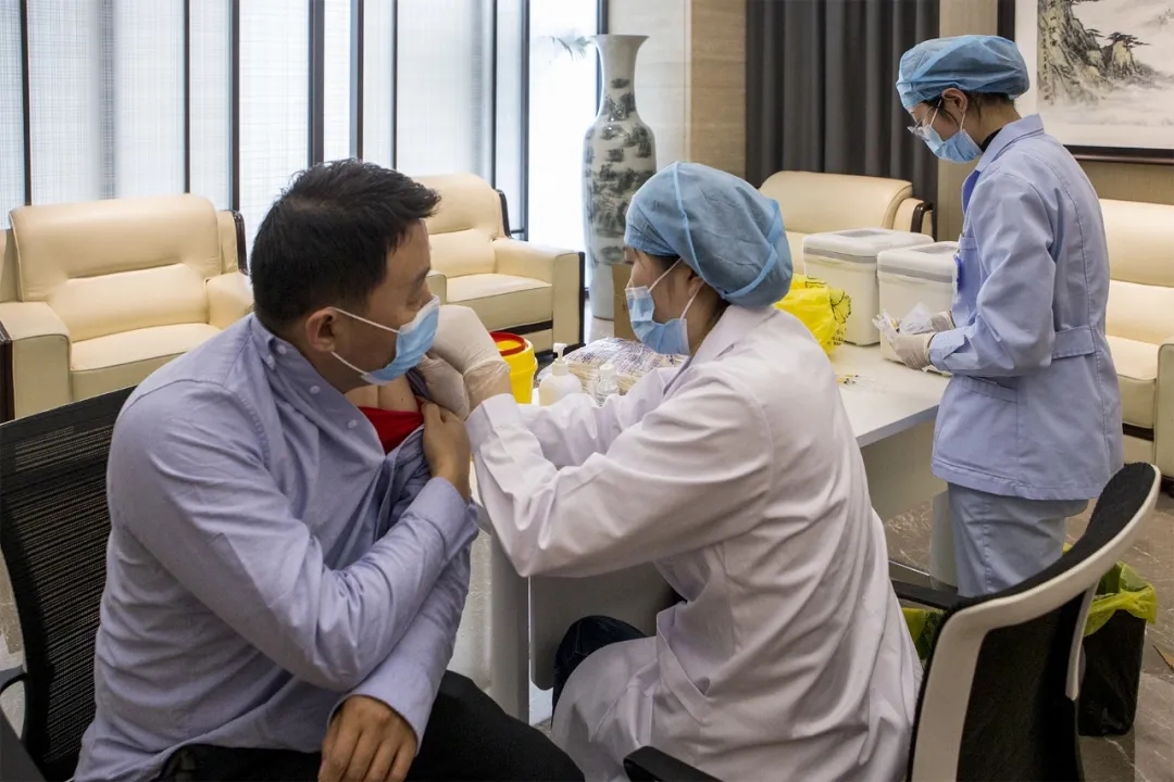 疫苗接種進企業(yè)，貼心服務(wù)暖人心